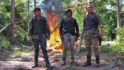 Un groupe de "Gardiens de la forêt", dans le territoire d'Arariboia (Etat de Maranhao, Brésil) en avril 2019 (HO / SURVIVAL INTERNATIONAL)