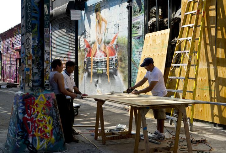 A 5Pointz, les street artistes n&#039;étaient pas obligés de se cacher pour peindre
 (DON EMMERT / AFP)