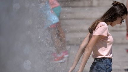 VIDEO. Italie : les touristes se rafraîchissent comme ils peuvent à Rome, en pleine canicule