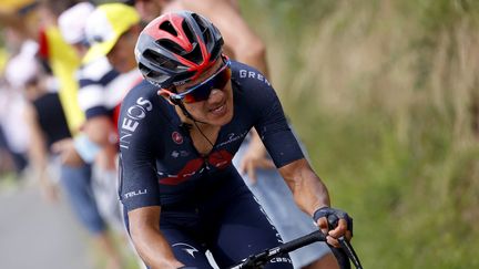 Richard Carapaz lors de la septième étape du Tour de France 2021, le 2 juillet, entre Vierzon et Le Creusot.&nbsp; (THOMAS SAMSON / AFP)