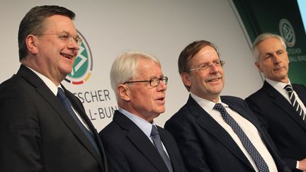 Les membres de la DFB (la Fédération allemande de football),&nbsp;Reinhard Grindel, Reinhard Rauball, Rainer Koch et&nbsp;Christian Duve, le 4 mars 2016 à Francfort. (DANIEL ROLAND / AFP)