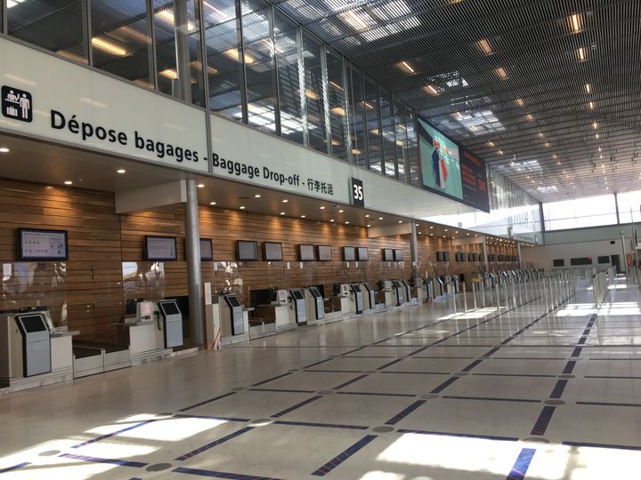 Le dépose-bagages de l'aéroport d'Orly (Val-de-Marne), le 24 juin 2020. (WILLY MOREAU / RADIO FRANCE)