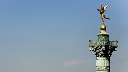 La colonne de Juillet a été bâtie en 1840, place de la Bastille à Paris. (FLORIAN DAVID / AFP)