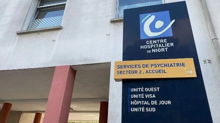 Une personne meurt lors d'un incendie au service psychiatrique de l'hôpital de Niort, une enquête ouverte