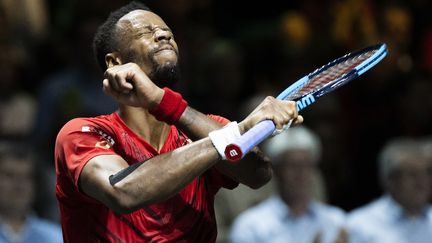 Gaël Monfils reproduit le salut "Wakanda Forever" du film Black Panther (KOEN SUYK / ANP)