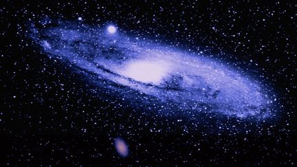 Un jeune Fran&ccedil;ais a d&eacute;montr&eacute; que la rotation des galaxies naines qui gravitent autour de la constellation d'Androm&egrave;de n'&eacute;tait pas al&eacute;atoire. (DR. ROBERT MUNTEFERING / THE IMAGE BANK / GETTY IMAGES )