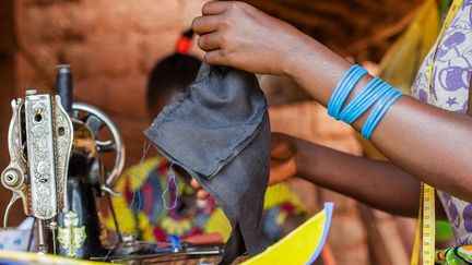 Une ex-enfant soldat lors d'une formation de couture à Bangui en Centrafrique&nbsp; (Plan International)