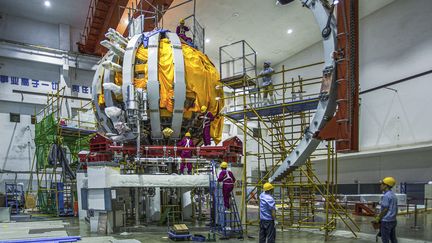 Cette photo prise le 19 juillet 2020 à Chengdu, dans la province du Sichuan, illlustre le programme d'installation du projet Tokamak, le programme chinois nouvelle génération de "soleil artificiel".&nbsp; (XINHUA NEWS AGENCY VIA AFP)