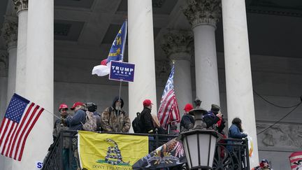 Des supporters de Donald Trump manifestent devant le Capitole à Washington, mercredi 6 janvier 2021. (ALEX EDELMAN / AFP)