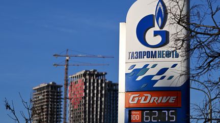 Station service Gazprom à Moscou, en Russie, le 12 janvier 2023.&nbsp; (NATALIA KOLESNIKOVA / AFP)