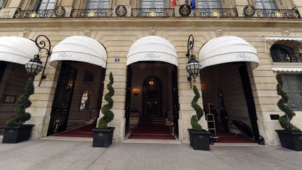 L'entr&eacute;e de l'h&ocirc;tel Ritz, &agrave; Paris, le 18 octobre 2011. (MIGUEL MEDINA / AFP)