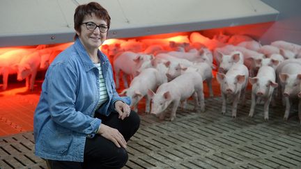 Christiane Lambert, devenue le 13 avril 2017 la première femme présidente de la FNSEA, dans son exploitation de Bouillé-Ménard (Maine-et-Loire), le 31 mars 2017.&nbsp; (MAXPPP)