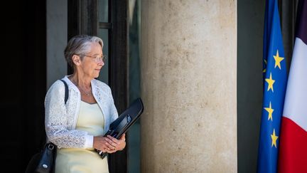 La Première ministre Elisabeth Borne, le 14 juin 2023, à la sortie de l'Elysée, à Paris. (XOSE BOUZAS / HANS LUCAS / AFP)