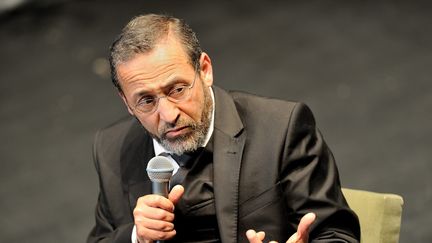 L'imam de Bordeaux Tareq Oubrou lors d'un débat à&nbsp;Auxerre&nbsp;(photo d'illustration). (JEREMIE FULLERINGER / MAXPPP)