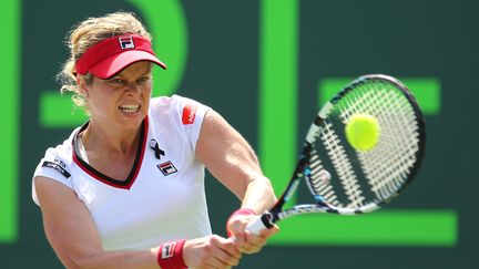 La joueuse de tennis belge Kim Clijsters, lors d'un match contre l'Australienne Jarmila Gajdosova, le 21 mars 2012 à Key Biscayne (Floride). (AL BELLO / GETTY IMAGES NORTH AMERICA)