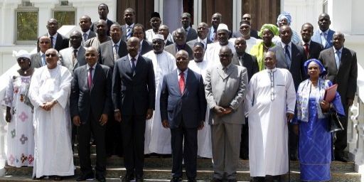 Bamako, le 9 septembre 2013. Oumar Tatam Ly, nommé à la tête du gouvernement du président Ibrahim Boubacar Keita, a nommé 34 ministres et vice-ministres, y compris un certain nombre de politiciens qui ont occupé des portefeuilles dans les régimes précédents. (AFP PHOTO / HABIBOU KOUYATE)