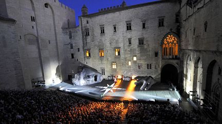 "Thyeste" de Thomas Jolly à la Cour d'honneur du Palais des Papes
 (Vincent Damourette pour Culturebox)