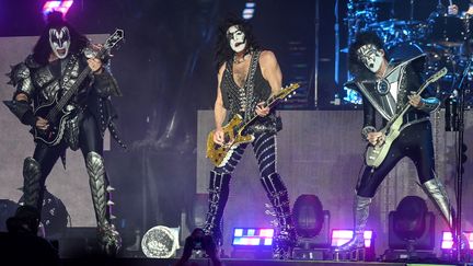 Kiss sur scène le 15 juin 2023 au Hellfest, dans le cadre de sa supposée ultime tournée "End of the Road". (SEBASTIEN SALOM-GOMIS / AFP)