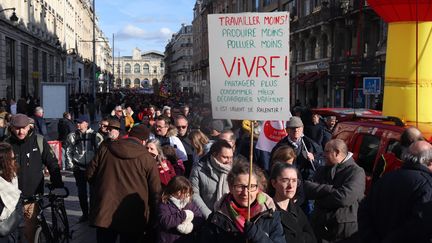 La manifestation contre la rèforme des retraites à Lille, le samedi 11 mars 2023. (FRANÇOIS CORTADE /RADIOFRANCE)