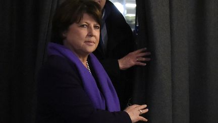 La maire de Lille, Martine Aubry, quitte une réunion du bureau national du PS, à Paris, le 7 mars 2016. (DOMINIQUE FAGET / AFP)