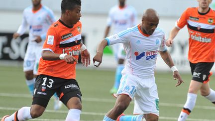 Mario Lemina (Lorient) à la lutte face à André Ayew (OM)