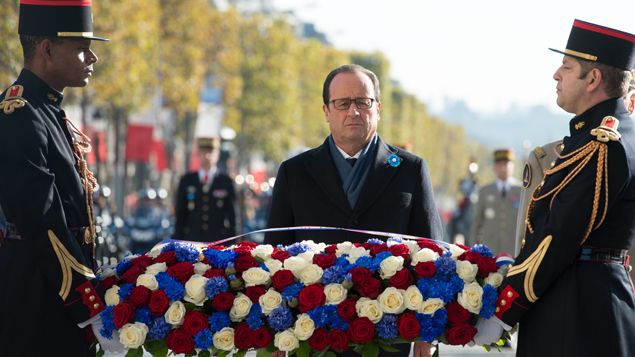 &nbsp; (François Hollande sous l'Arc de Triomphe © Maxppp)