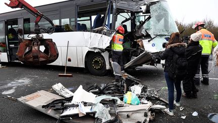 Le carambolage survenu le 30 janvier sur l'A13 a fait 35 blessés. (LIONEL BONAVENTURE / AFP)