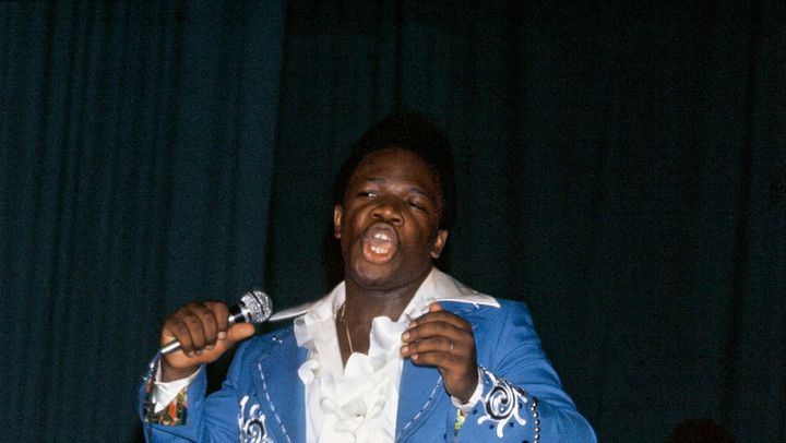 Ali Bongo en concert, à Libreville au Gabon, le 7 juillet 1977. (FRILET/SIPA)