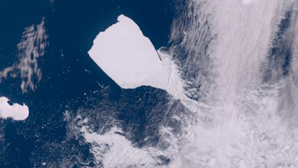 L'iceberg A23a près de l'île de Joinville en Antarctique, le 27 novembre 2023. (EUROPEAN UNION, COPERNICUS SENTINEL-3 IMAGERY HANDOUT / MAXPPP)