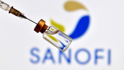 Sanofi a annoncé un investissement de&nbsp;deux milliards d'euros d'ici cinq ans dans la recherche et le développement sur l'ARN messager, le 29 juin 2021. (FRANK HOERMANN / SVEN SIMON / AFP)