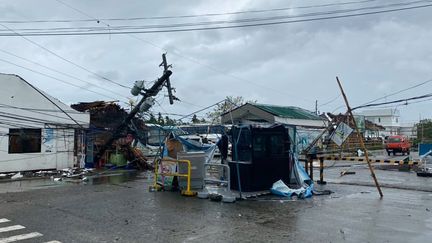 Des dégâts provoqués par le typhon Phanfone aux abords de l'aéroport international de Kalibo, le 25 décembre 2019. (COURTESY OF JUNG BYUNG-JOON / AFP)