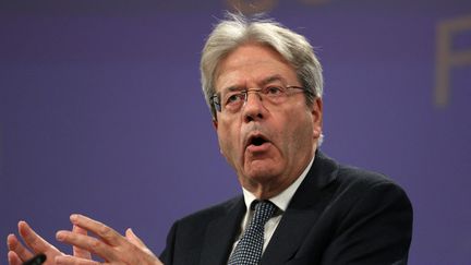 Le commissaire européen à l'Economie, Paolo Gentiloni, lors d'une conférence de presse à Bruxelles (Belgique), le 9 novembre 2022. (VALERIA MONGELLI / AFP)