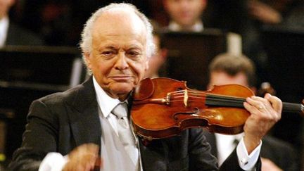 Lorin Maazel lors d&#039;une répétition à Vienne le 30 décembre 2004
 (AFP / Dieter Nagl)