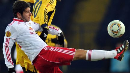 L'attaquant espagnol du&nbsp;FC Salzbourg, Jonathan Soriano, le 23 f&eacute;vrier 2012, &agrave; Kharkiv en Ukraine. (SERGEI SUPINSKY / AFP)