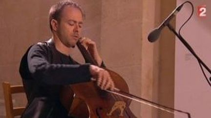 1ere suite pour violoncelle seul de Bach par Henri Demarquette
 (Culturebox)