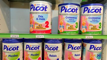 Des lots de lait infantile Picot, produits par Lactalis. (CLAUDE PRIGENT / MAXPPP)