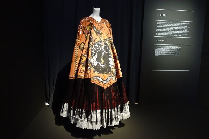 Exposition "Frida Kahlo. Au-delà des apparences" au Palais Galliera : création Franck Sorbier printemps-été 1996 (CORINNE JEAMMET)