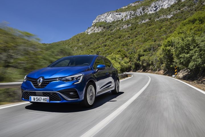 La Clio V, ici en version RS dotée d'un 130 chevaux, plutôt sportive. (JEAN-BRICE LEMAL RENAULT pour FRANCE INFO)