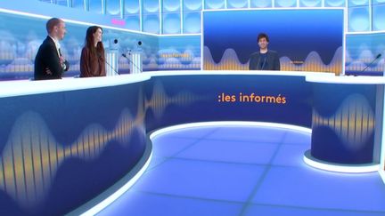 Tous les jours, les informés débattent de l'actualité autour de Jules de Kiss et Jean-Rémi Baudot.&nbsp; (FRANCEINFO / RADIOFRANCE)