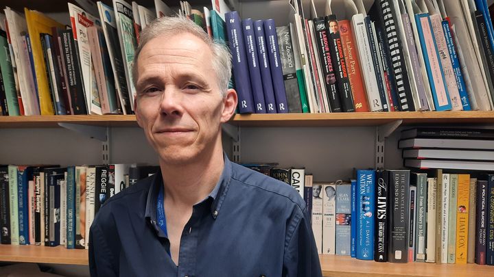 Tim Bale, professor of political science at Queen Mary University of London, believes that the Conservative Party has made it easier to spread Reform UK's ideas.  (Richard Place / RADIO FRANCE)