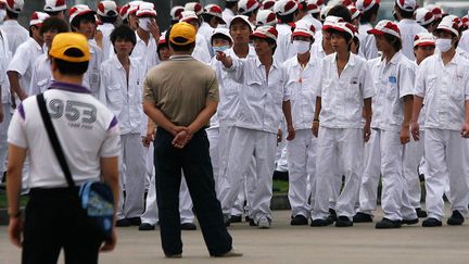 Depuis plusieurs années, les migrants n’hésitent plus à protester contre leurs conditions de travail.
 
Mais le syndicat officiel All China Federation of Trade Unions ne les défend pas. Bien au contraire. Dans ce contexte, de nombreuses organisations indépendantes se sont créées ces dernières années. Si elles n’ont pas de statut légal, elles ont permis aux salariés de s’organiser. (REUTERS/Bobby Yip)