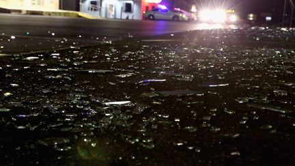 La qualit&eacute; de l'air en raison des fum&eacute;es potentiellement toxiques se d&eacute;gageant des lieux de l'incident est une des pr&eacute;occupations majeures des autorit&eacute;s locales. (CHIP SOMODEVILLA / GETTY IMAGES / AFP)