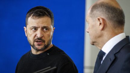 Ukrainian President Volodymyr Zelensky speaks at a press conference alongside German Chancellor Olaf Scholz on October 11, 2024, in Berlin (Germany). (JULIANE SONNTAG / PHOTOTHEK MEDIA LAB / AFP)