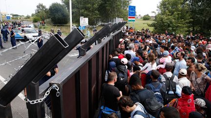 &nbsp; (A la frontière serbo-hongroise, ce matin © REUTERS/Marko Djurica)