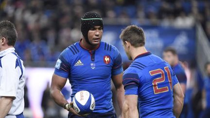 Les joueurs de l'&eacute;quipe de France&nbsp;Thierry Dusautoir et Rory Kockott lors du match contre l'Australie, le 15 novembre 2014 au Stade de France.&nbsp; (JEAN MARIE HERVIO / DPPI MEDIA)