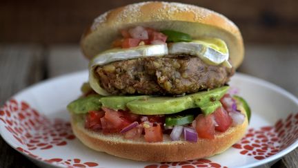 Un burger végétarien commercialisé en Suède, en novembre 2020. (JANERIK HENRIKSSON / TT NEWS AGENCY / AFP)