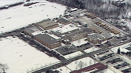 Vue du lyc&eacute;e o&ugrave; a eu lieu la fusillade. (CAPTURE D'ECRAN / CNN)