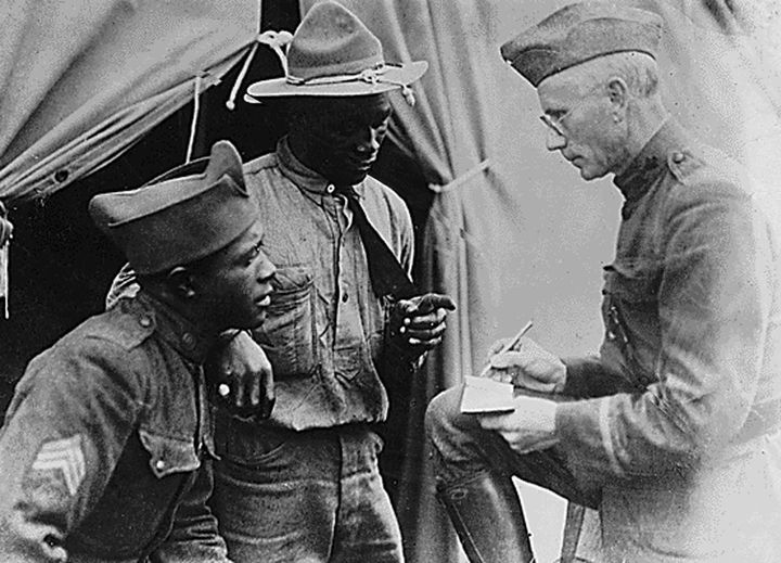 Militaires américains dans un hôpital de campagne en France en septembre 1918 pendant la Première guerre mondiale (HO / THE NATIONAL ARCHIVES)