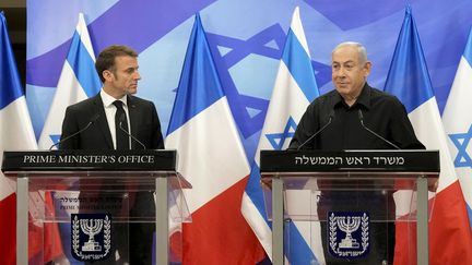 Emmanuel Macron s'est rendu à Tel-Aviv en Israël le 24 octobre 2023 pour rencontrer le Premier ministre israélien, Benyamin Netanyahou. (CHRISTOPHE ENA / POOL)