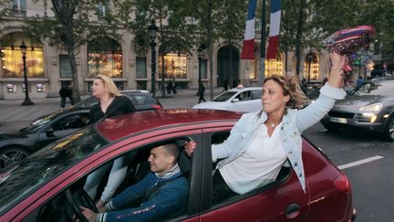 La f&ecirc;te dans une rue de Paris. (JOEL SAGET / AFP)